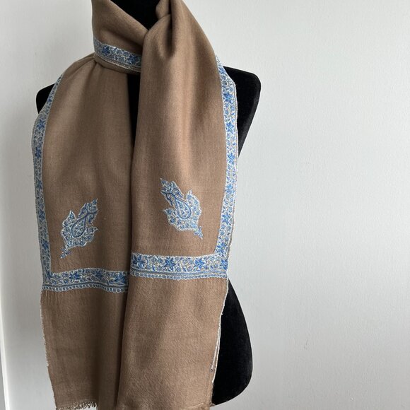 100 percent Pashmina | lightweight scarf | warm cozy scarf | hand embroidery - Picture 8 of 13